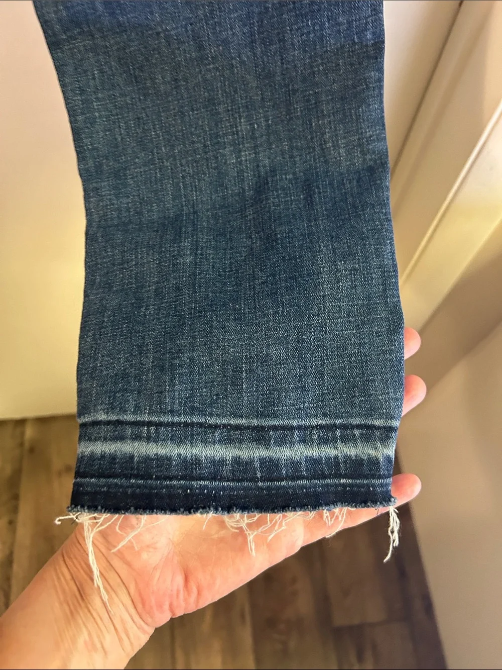 Levi's Women’s Dark Blue Skinny Jeans with Light Distressing